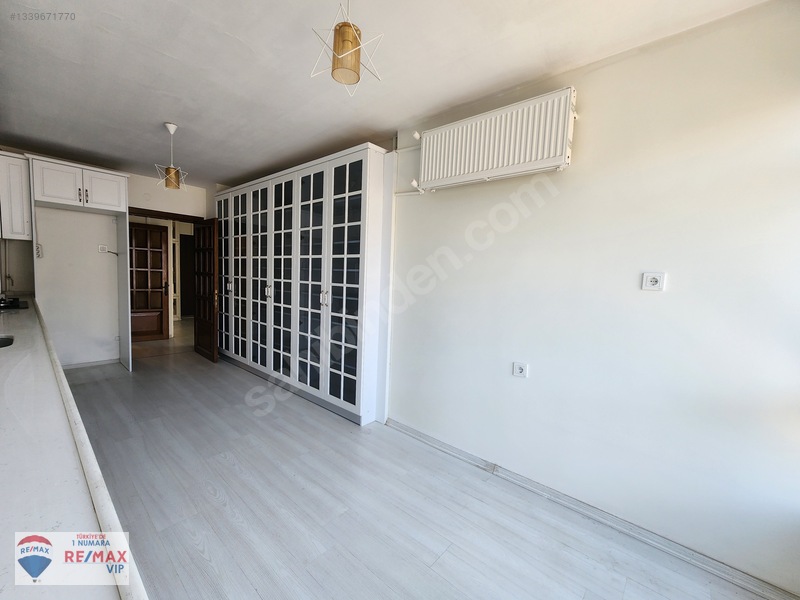 Reşit Galip Caddesi Üzerinde Geniş 4+1 Ferah Kullanışlı Daire — fotoğraf 19