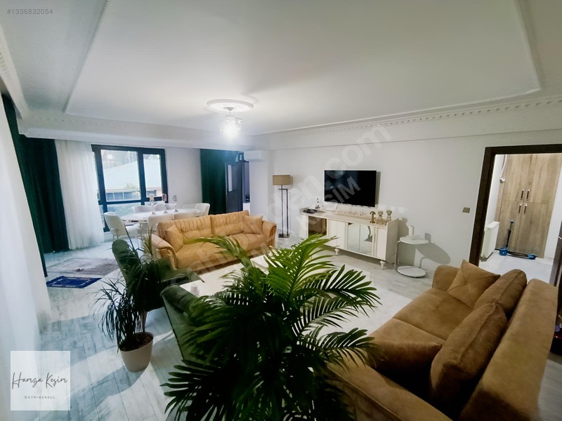 Bahçelievlerde Muhteşem Vadi Manzaralı 186 M2 Lüks 3+1 Daire