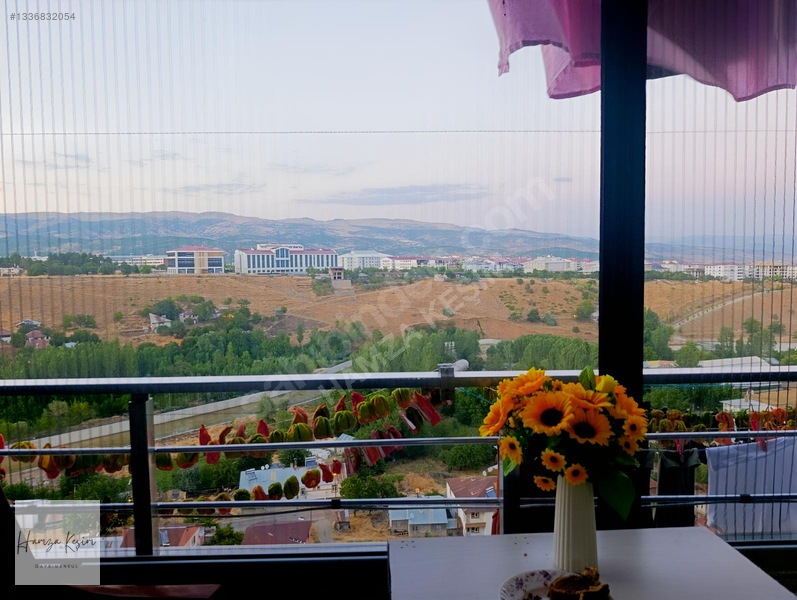 Bahçelievlerde Muhteşem Vadi Manzaralı 186 M2 Lüks 3+1 Daire — fotoğraf 4