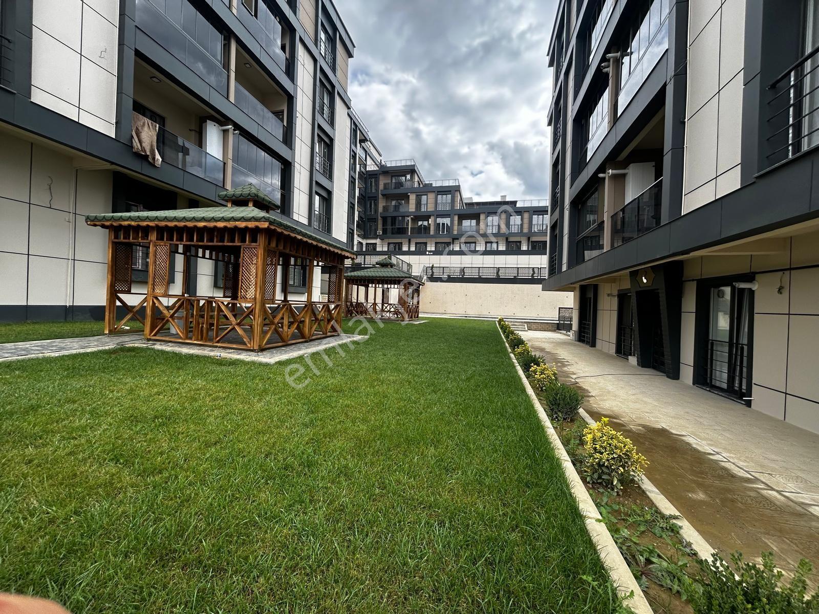 Delux'den Atatürk Mah. Havuzlu Sitede 1+1 Satılık Daire — fotoğraf 3