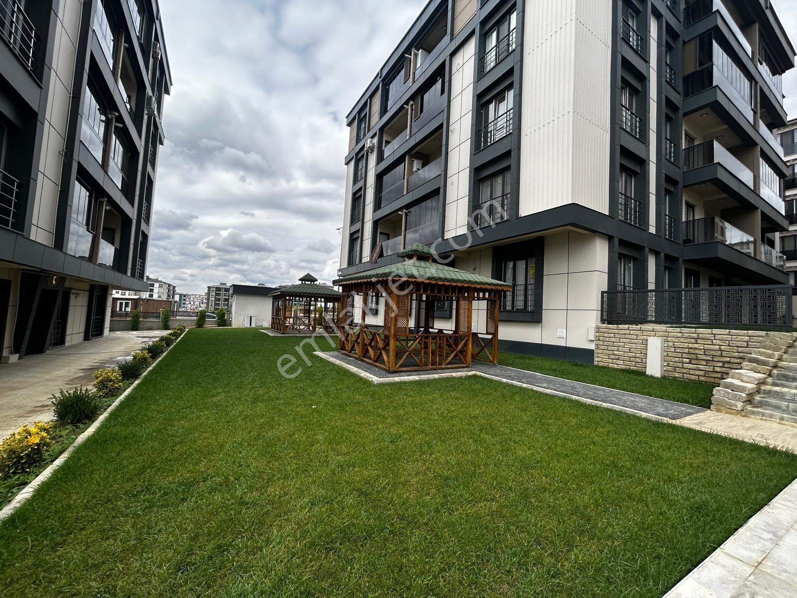 Delux'den Atatürk Mah. Havuzlu Sitede 1+1 Satılık Daire — fotoğraf 4