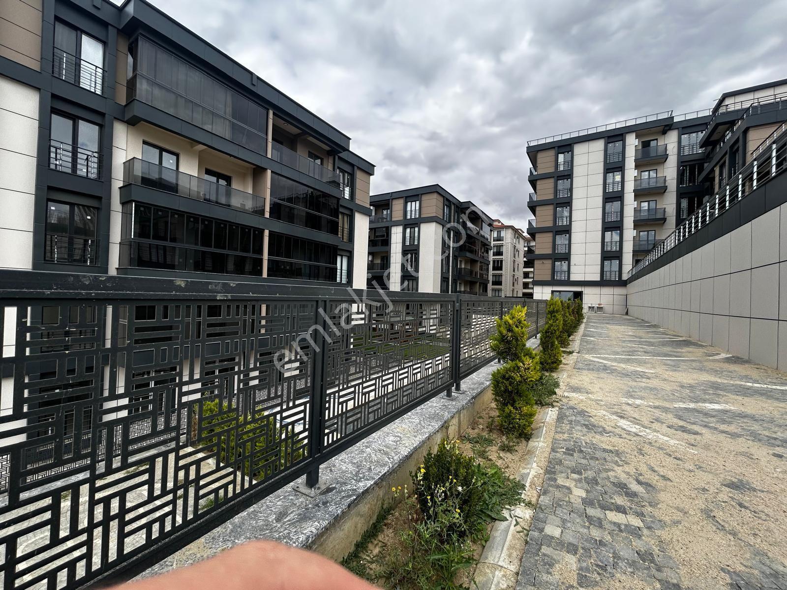 Delux'den Atatürk Mah. Havuzlu Sitede 1+1 Satılık Daire — fotoğraf 7