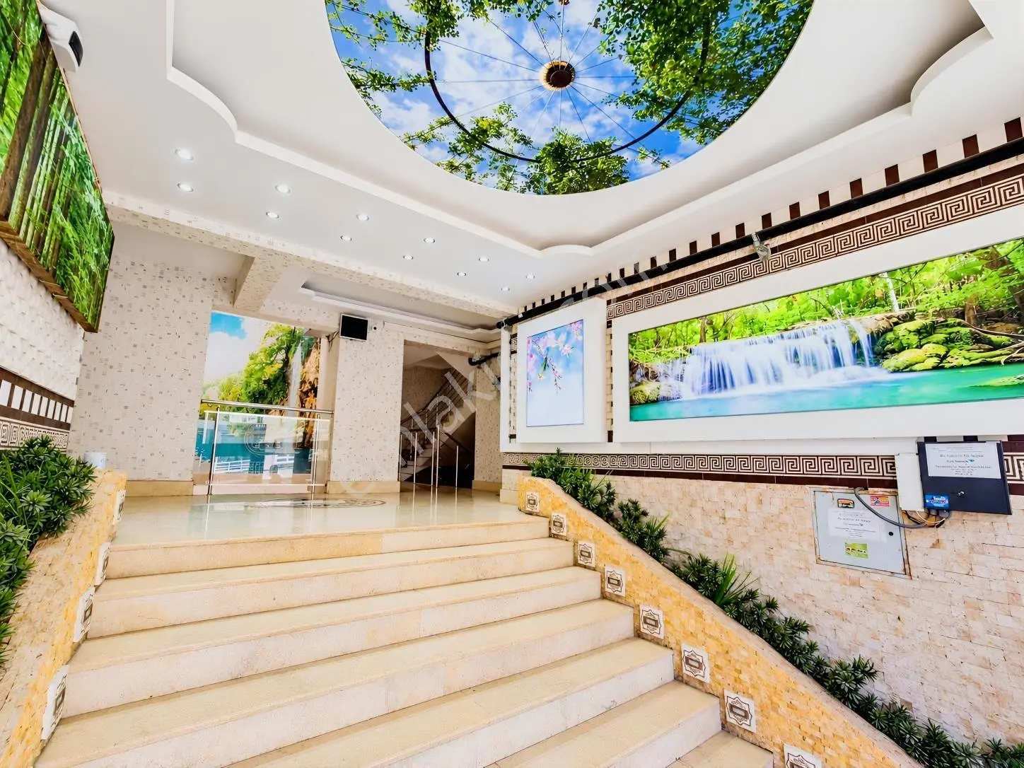 Atapark Cadde Yakını Yeni Bina Cepheler Açık