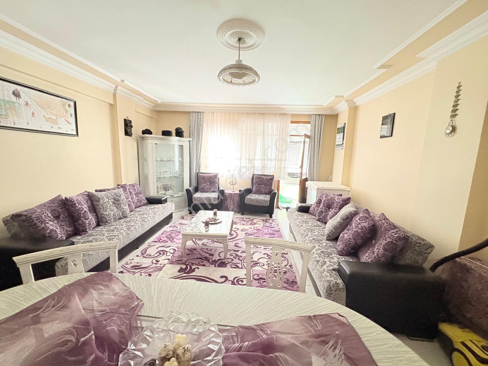 Prestij'den Cumhuriyet'te Sosyete Pazarına Yakın Temiz 3+1 Daire — fotoğraf 3