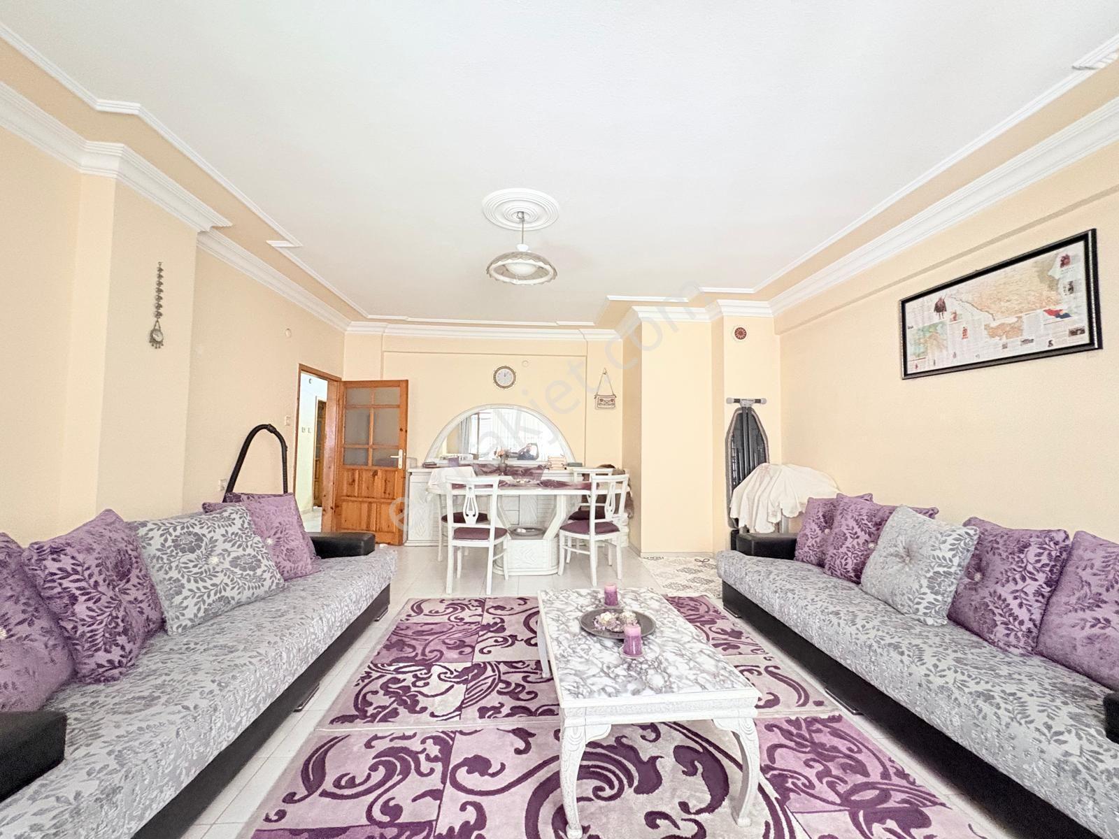 Prestij'den Cumhuriyet'te Sosyete Pazarına Yakın Temiz 3+1 Daire — fotoğraf 5