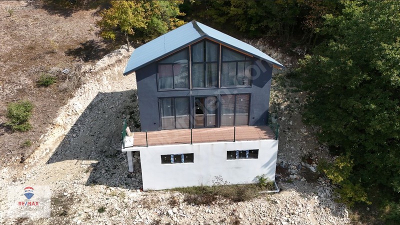 Remax Excellence/ Çakmaklar Köyünde Özel Dizayn Edilmiş Ahşap Ev