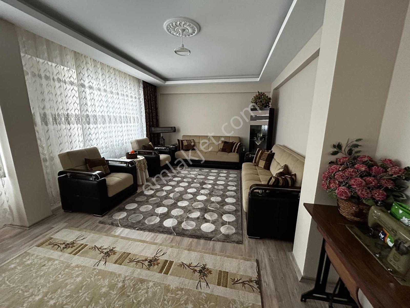 Yoncalıda 2.5 Kat'Lı, Doğalgazlı, Bahçeli Villa
