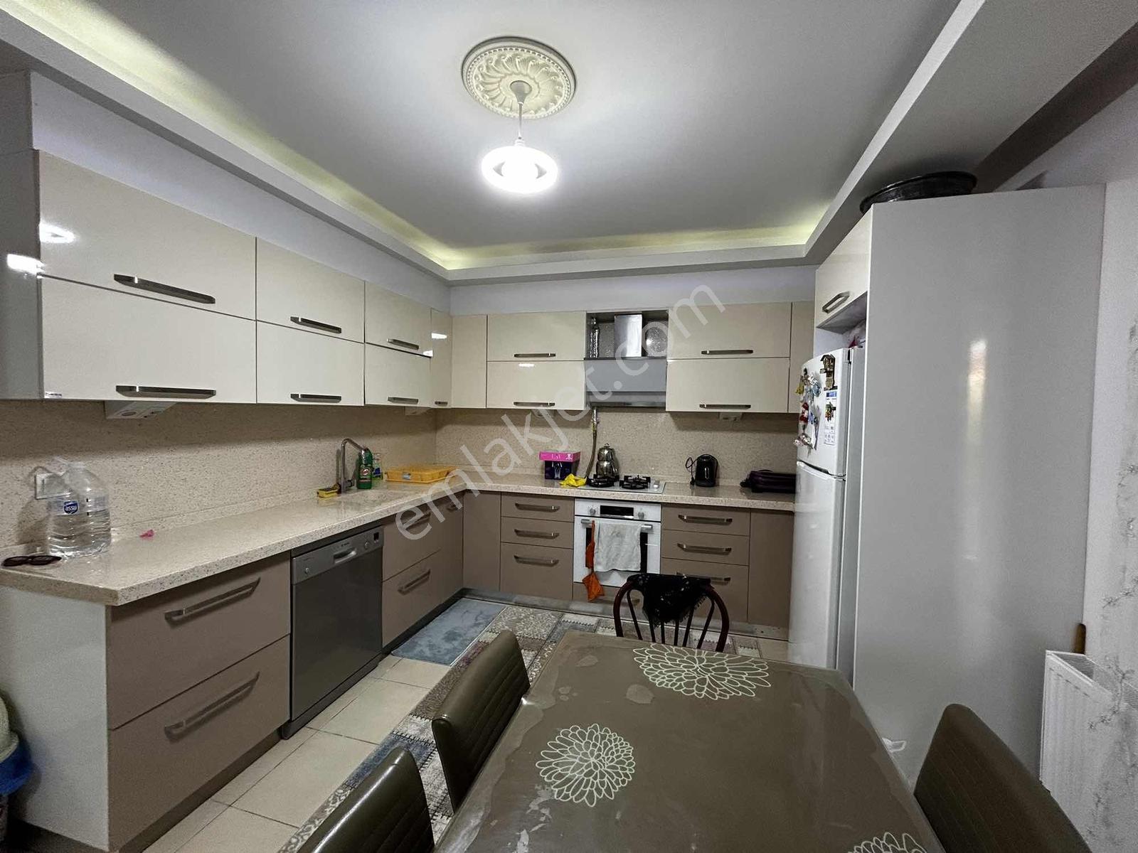 Yoncalıda 2.5 Kat'lı, Doğalgazlı, Bahçeli Villa — fotoğraf 18
