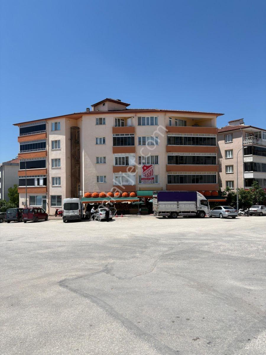 Bahçelievler Mah. Sanayi Kavşağında, Geniş 145 M² 3+1 Daire