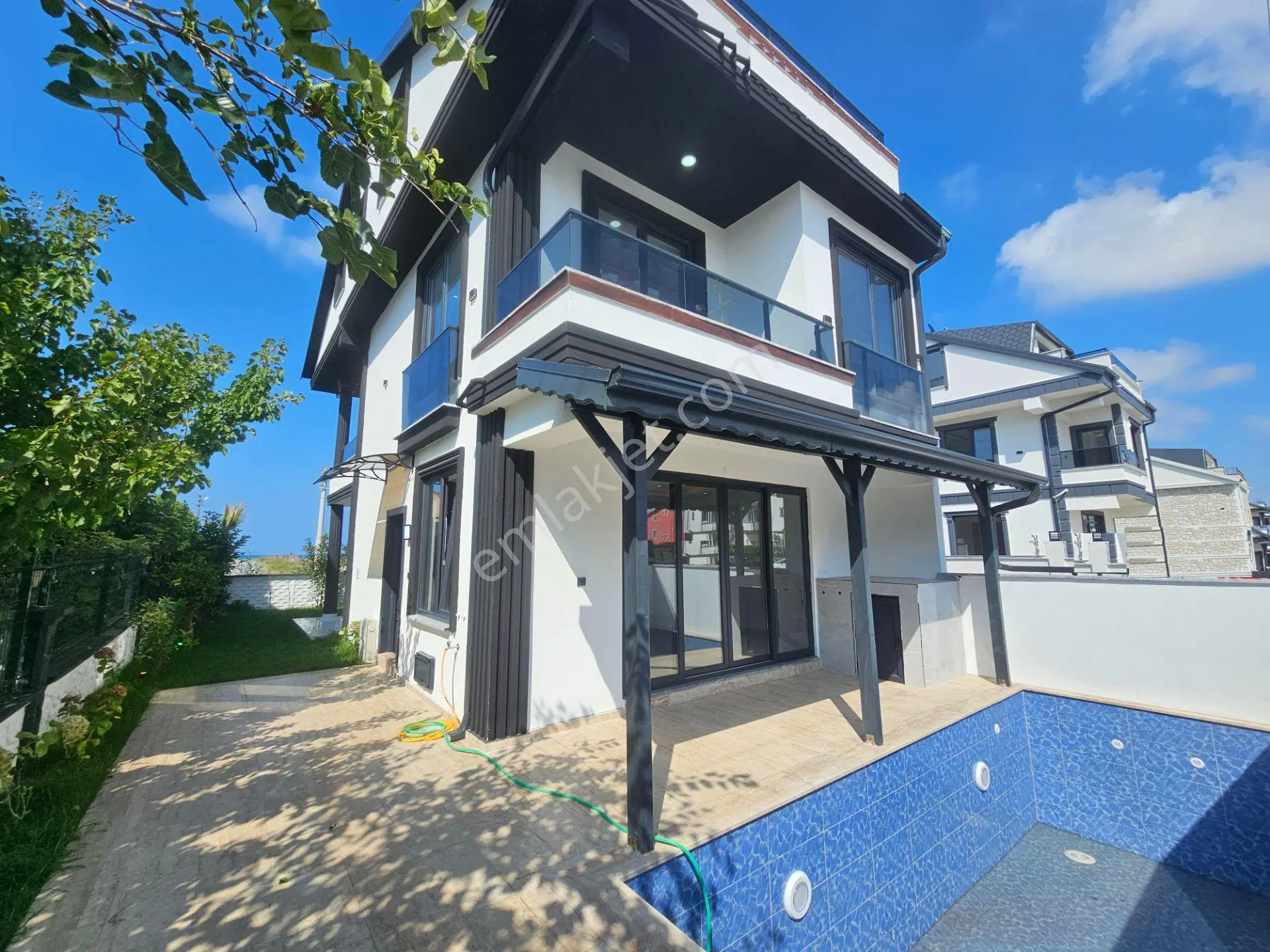 Deniz'Den 4+1 Müstakil Parsel , Havuzlu ,Ayrı Mutfaklı Denize Yakın Villa