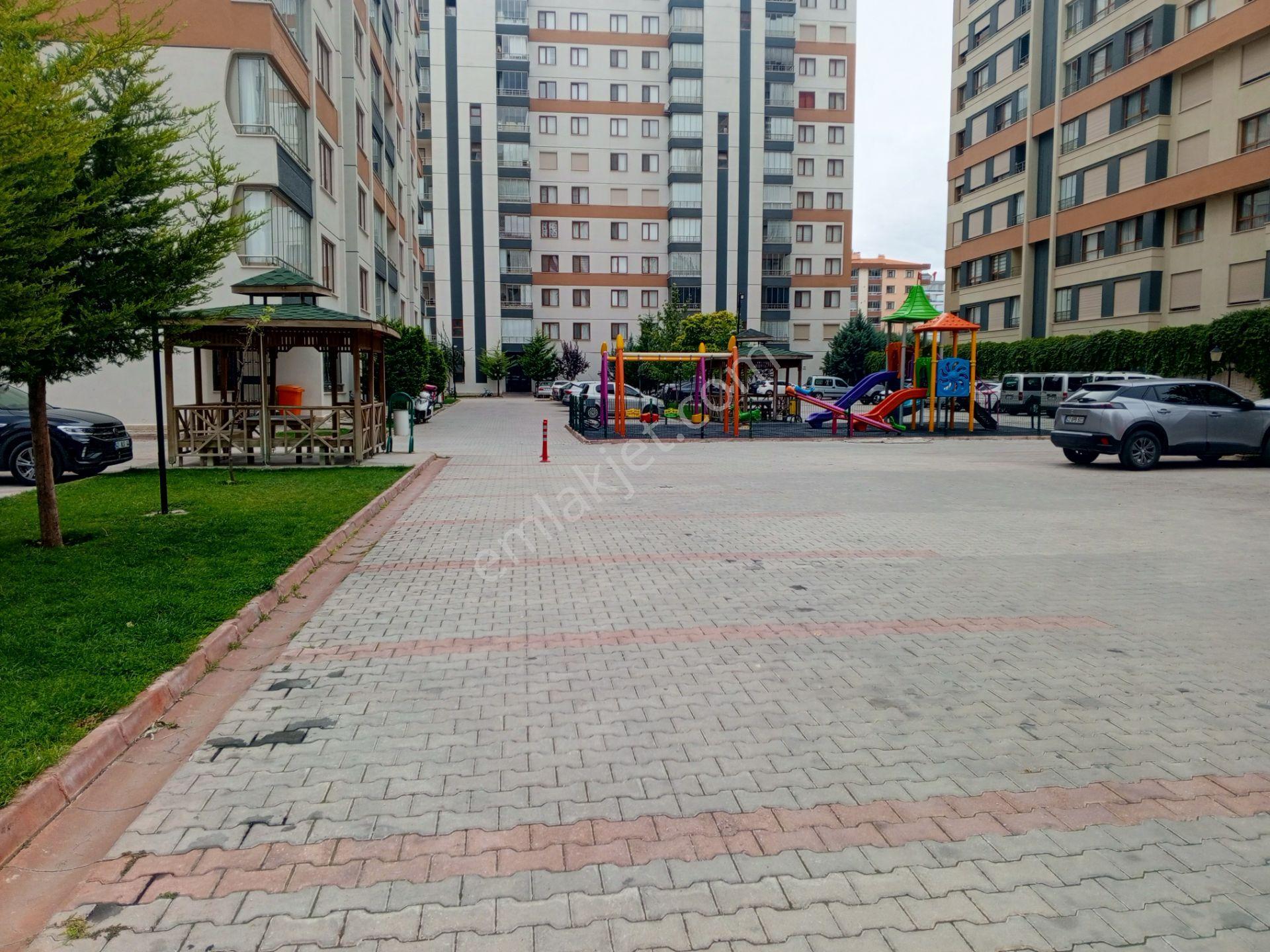 Konya Selçuklu Yeniselçuk Mah. 165 M2 3+1 Satılık Lüks Daire