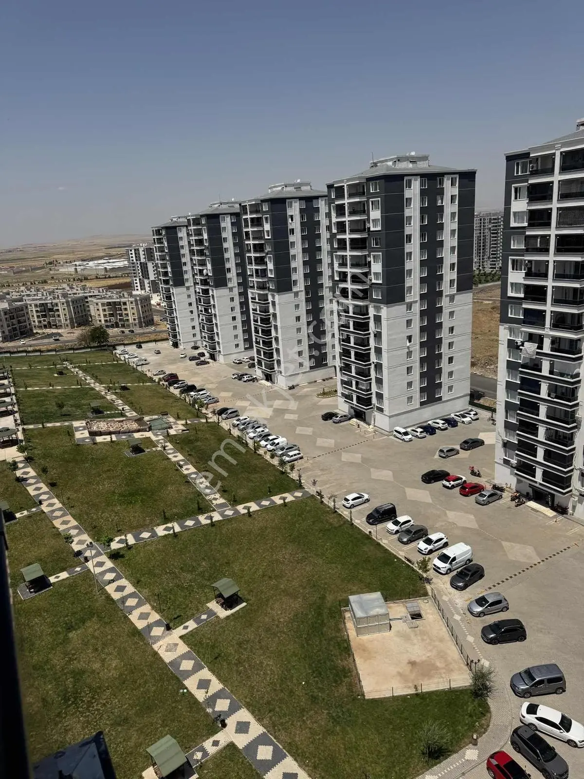 Yeni Cezaevi Karşısı Özay Sitesinde Satılık 2+1 Daire