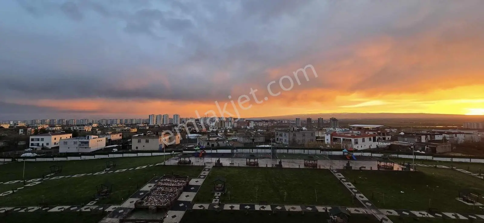 Yeni Cezaevi Karşısı Özay Sitesinde Satılık 2+1 Daire — fotoğraf 2