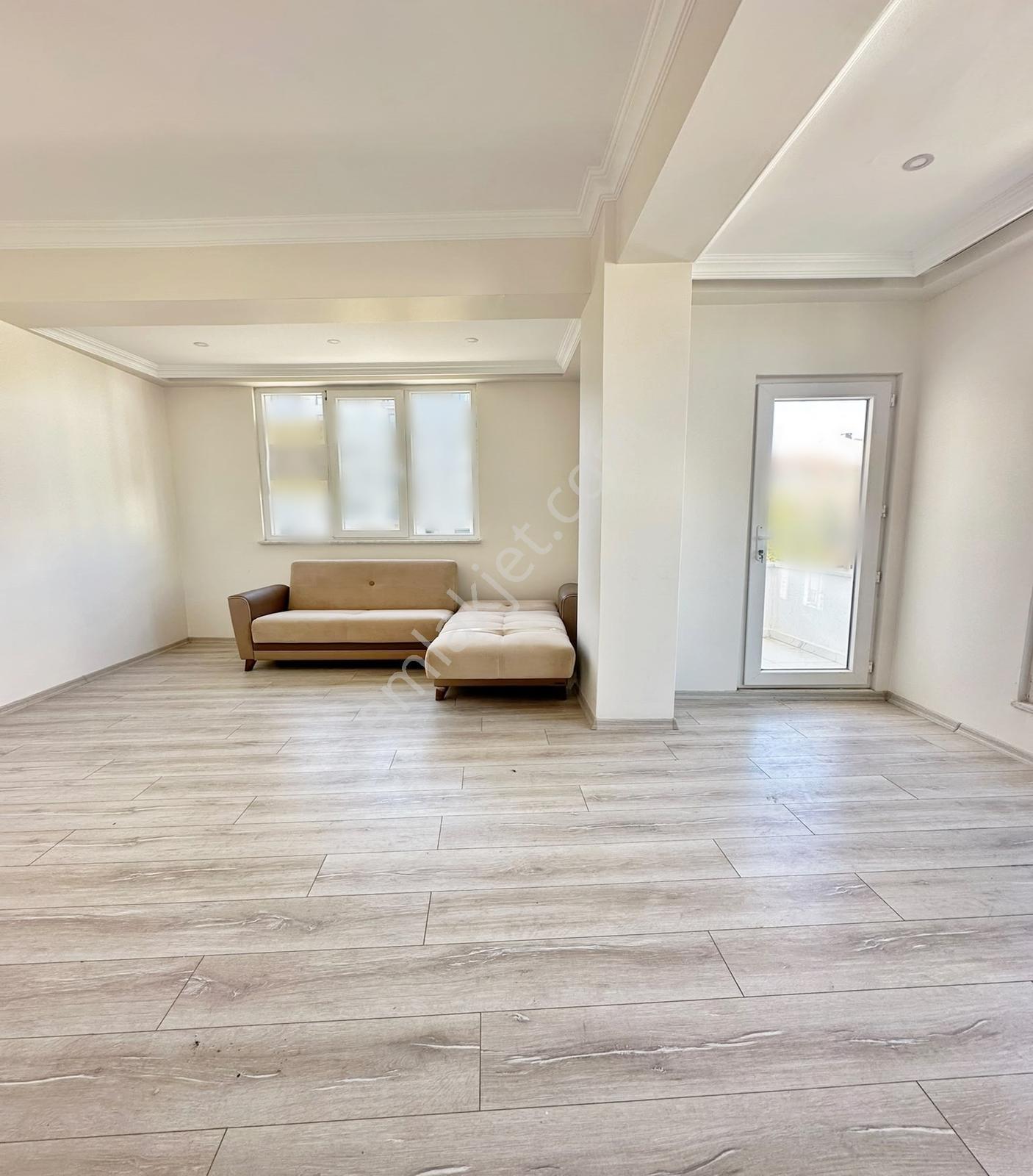 Kod 5453 Osmangazi Mah. Caddeye Cephe Önü Açık 2+1 Arakat