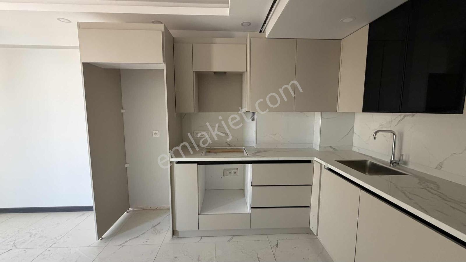Berk Emlak'tan Menderes Merkezde Satılık 2+1 Sıfır Daire — fotoğraf 3