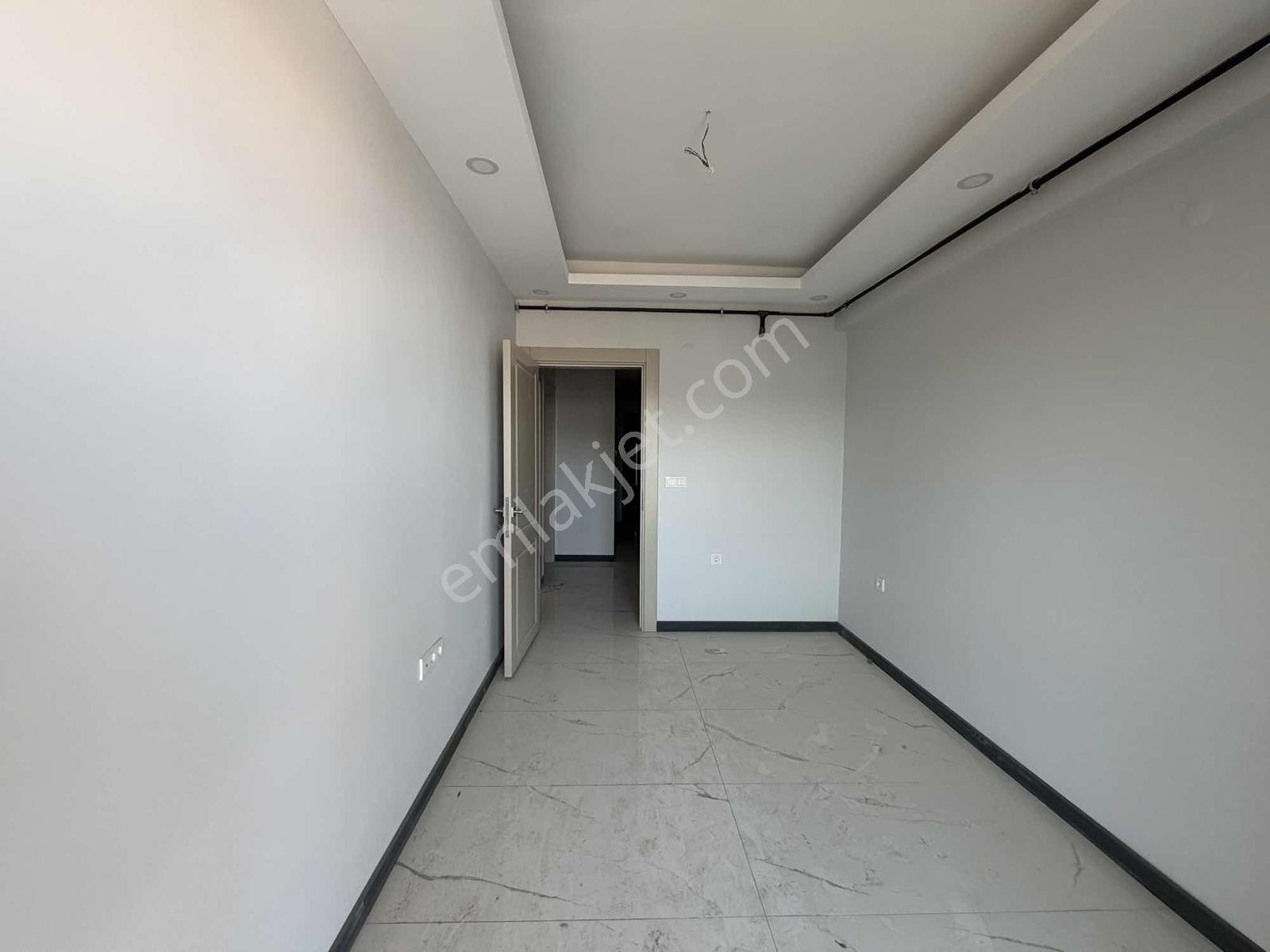 Berk Emlak'tan Menderes Merkezde Satılık 2+1 Sıfır Daire — fotoğraf 14