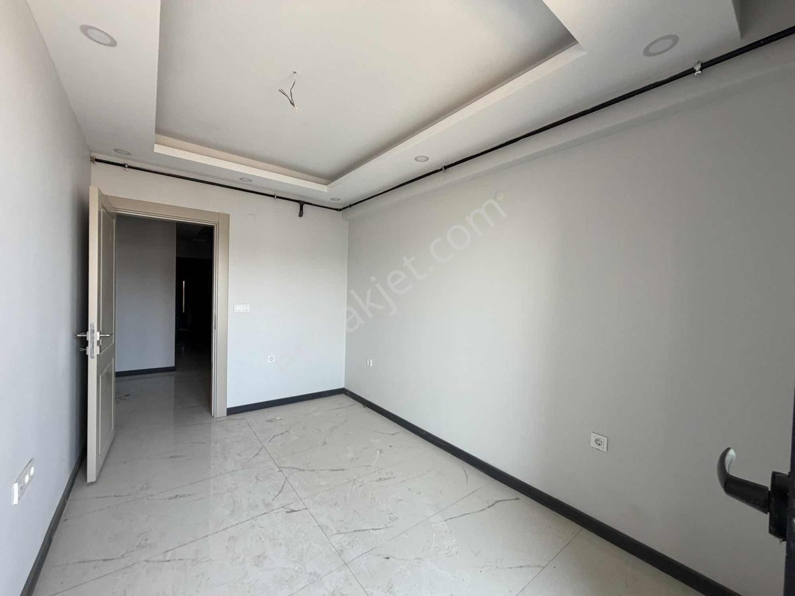 Berk Emlak'tan Menderes Merkezde Satılık 2+1 Sıfır Daire — fotoğraf 15