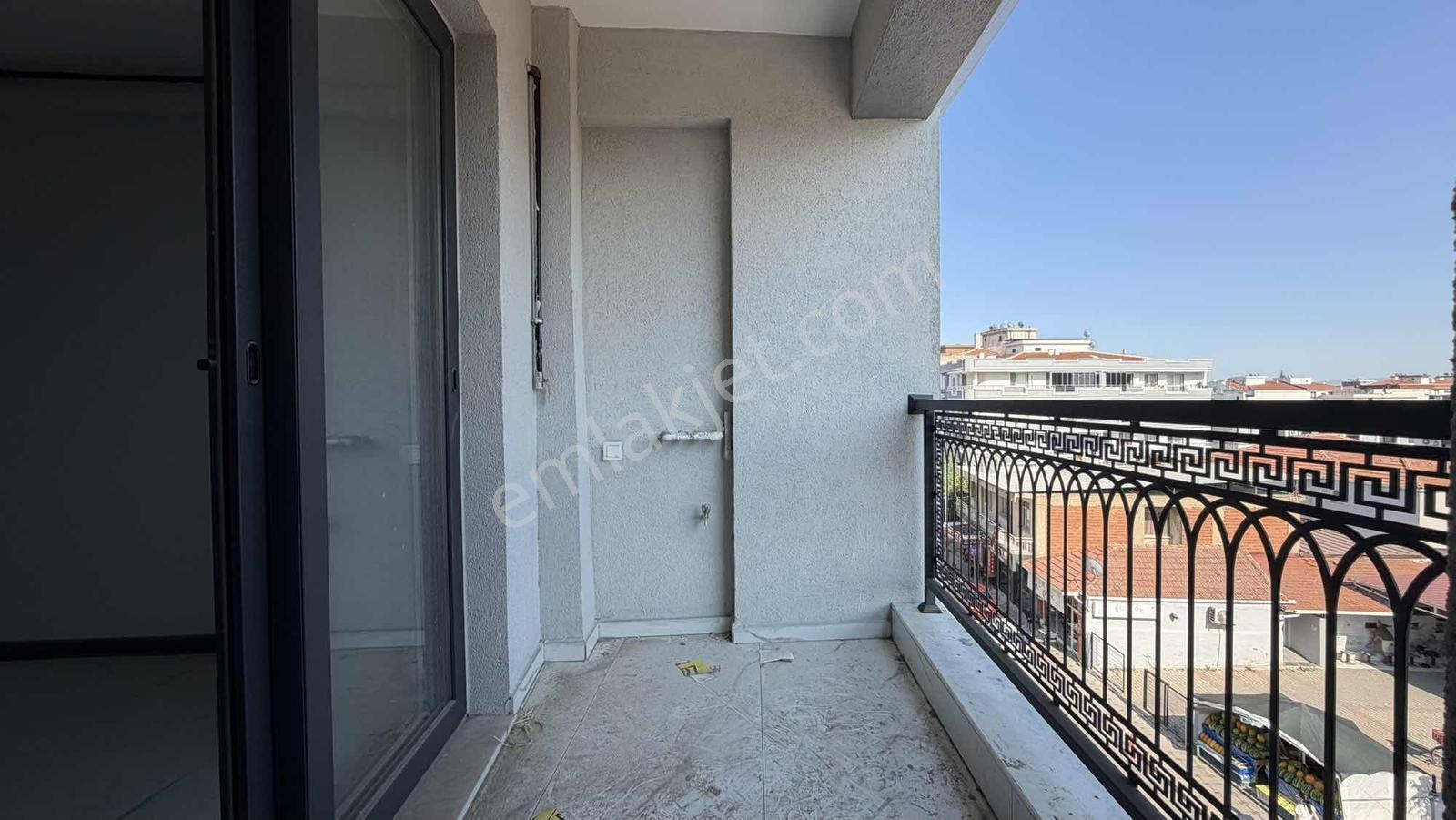 Berk Emlak'tan Menderes Merkezde Satılık 2+1 Sıfır Daire — fotoğraf 24