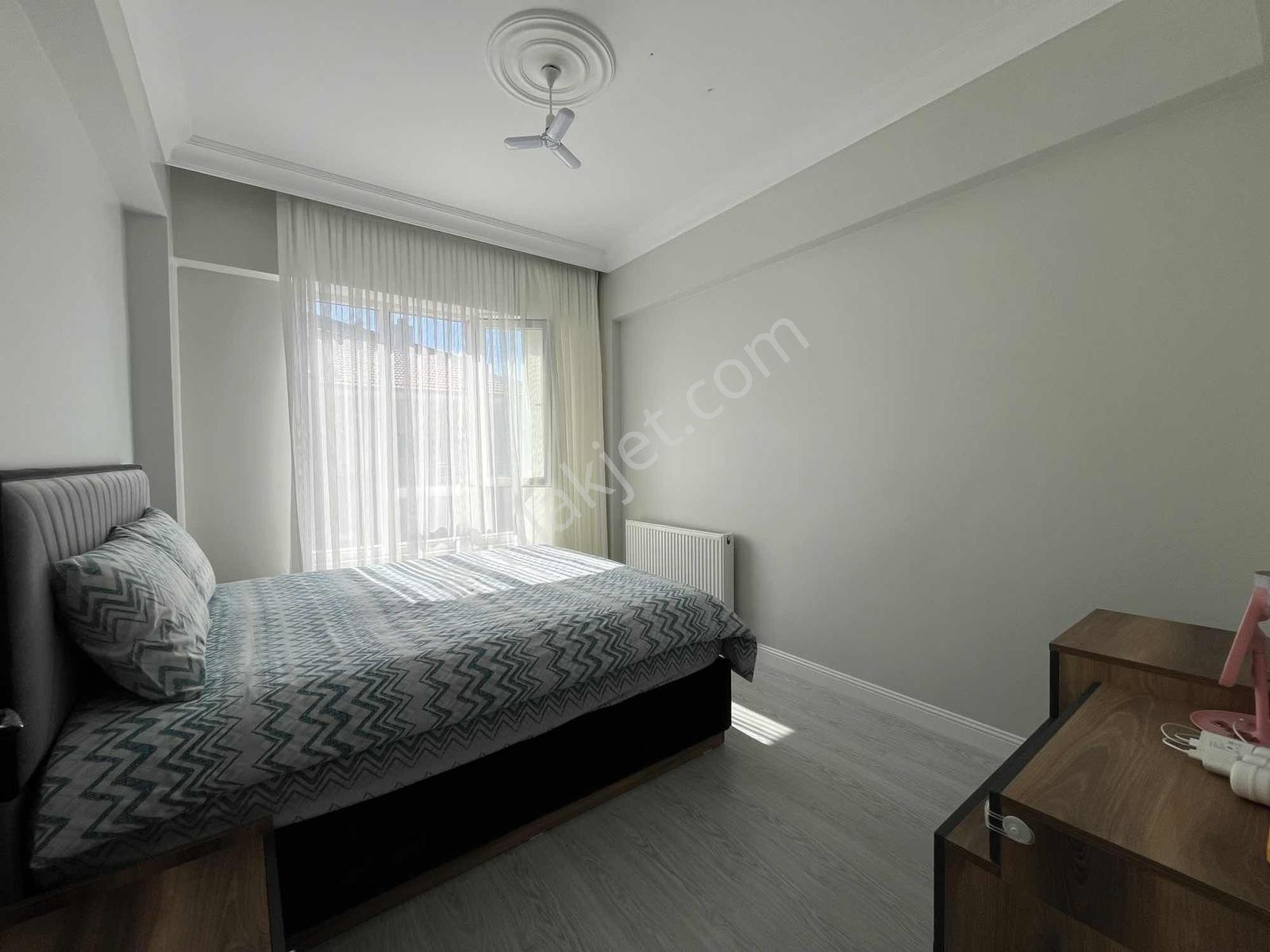 İstiklal Mahallesinde 140 M² Ferah Ve Bakımlı Geniş Daire! — fotoğraf 8