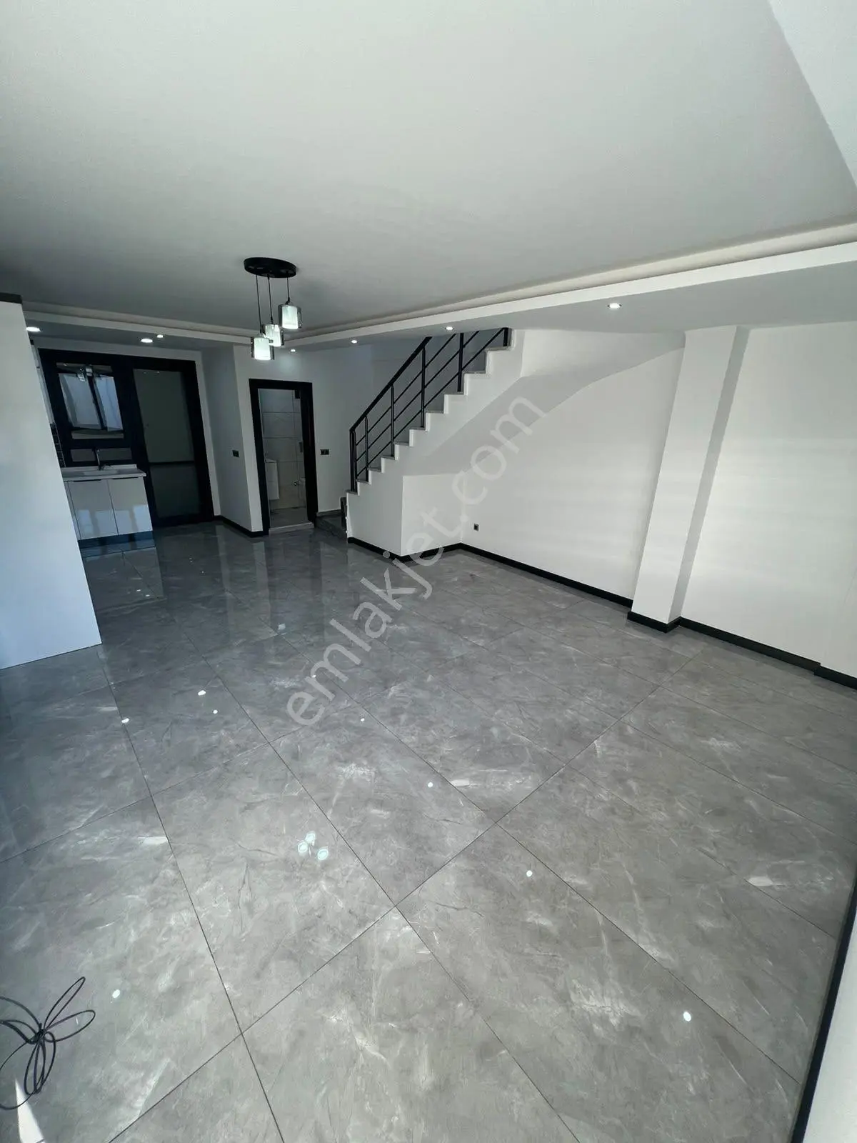 Didim Efeler Mahallesi Havuzlu Sitede Satılık 3+1 Villa