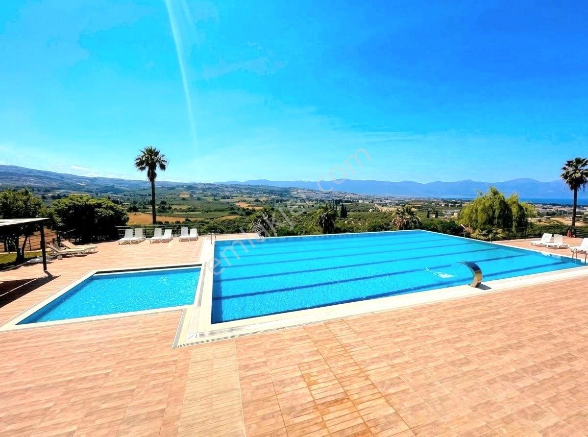 Kuşadasında Deniz Manzaralı Geniş 3+1 Daire