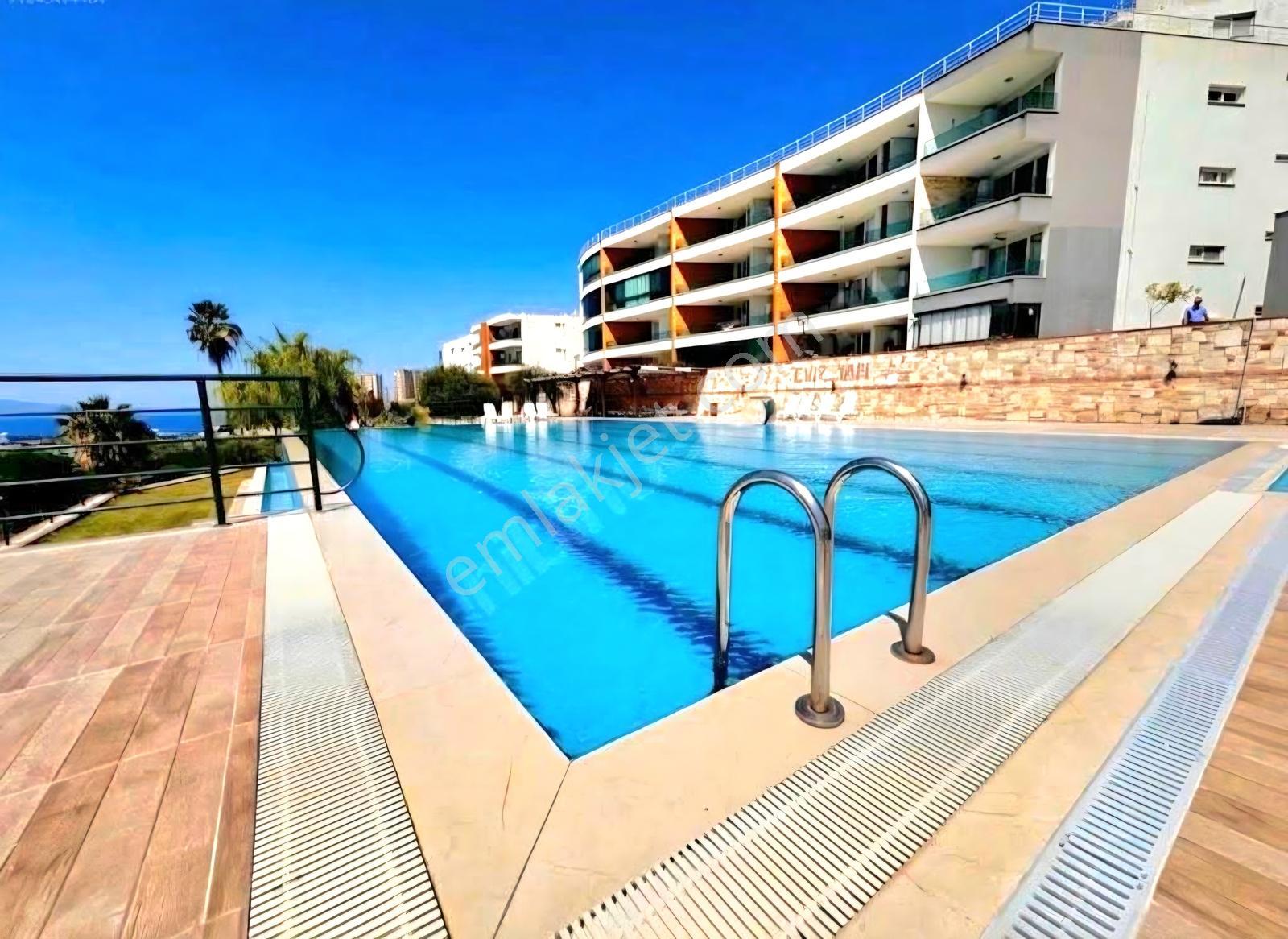 Kuşadasında Deniz Manzaralı Geniş 3+1 Daire — fotoğraf 2
