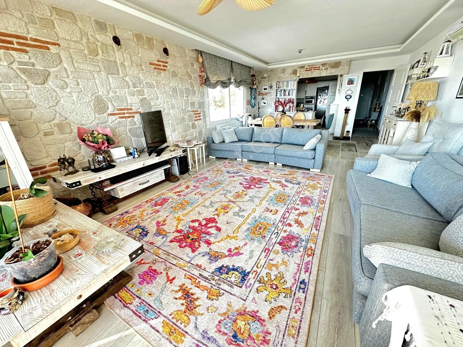 Kuşadasında Deniz Manzaralı Geniş 3+1 Daire — fotoğraf 6