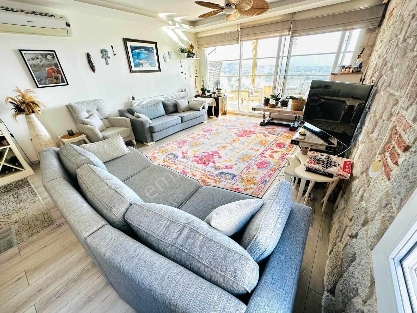 Kuşadasında Deniz Manzaralı Geniş 3+1 Daire — fotoğraf 8