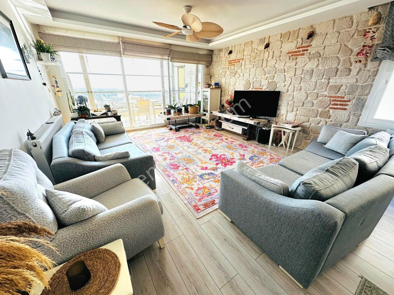 Kuşadasında Deniz Manzaralı Geniş 3+1 Daire — fotoğraf 9