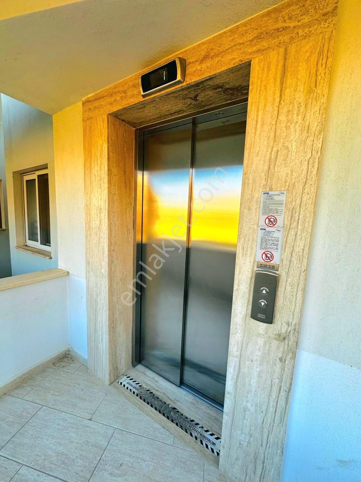 Kuşadasında Deniz Manzaralı Geniş 3+1 Daire — fotoğraf 30