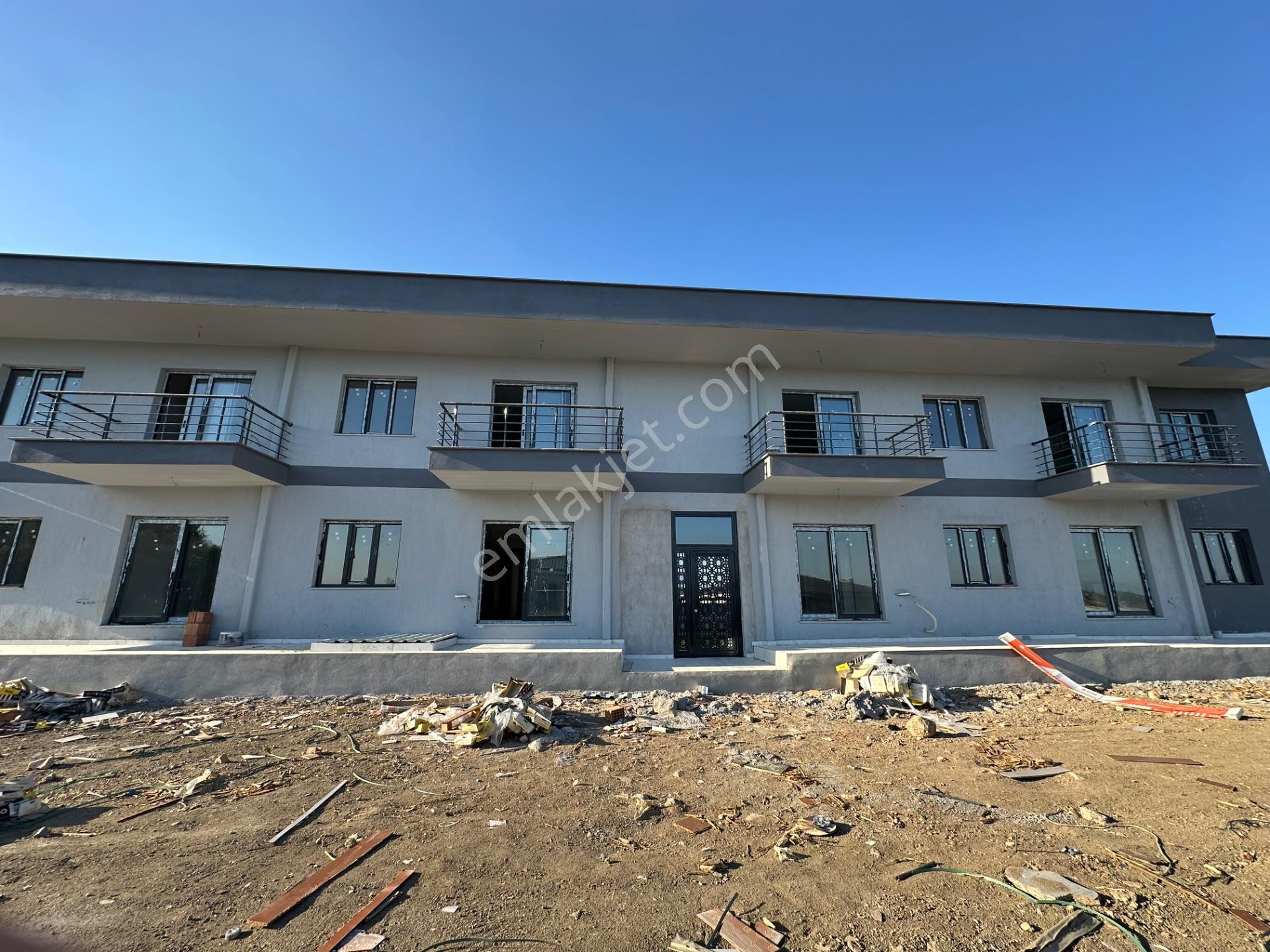 Üçpınar Mahallesi’nde Havuzlu 1 + 1 Satılık Daire — fotoğraf 4