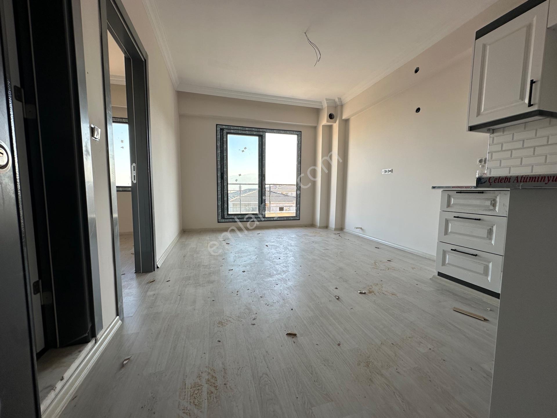 Üçpınar Mahallesi’nde Havuzlu 1 + 1 Satılık Daire — fotoğraf 13
