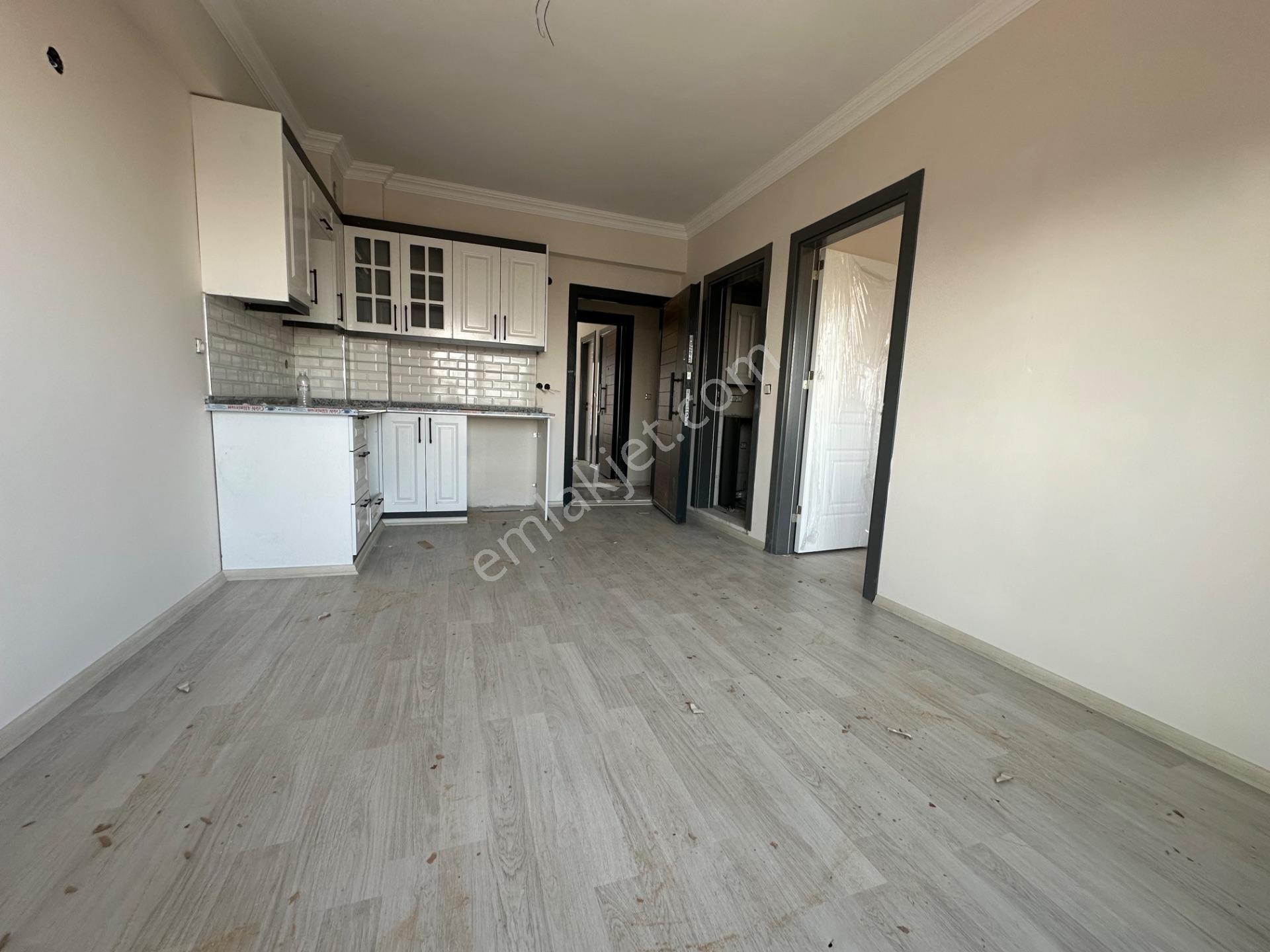Üçpınar Mahallesi’nde Havuzlu 1 + 1 Satılık Daire — fotoğraf 16