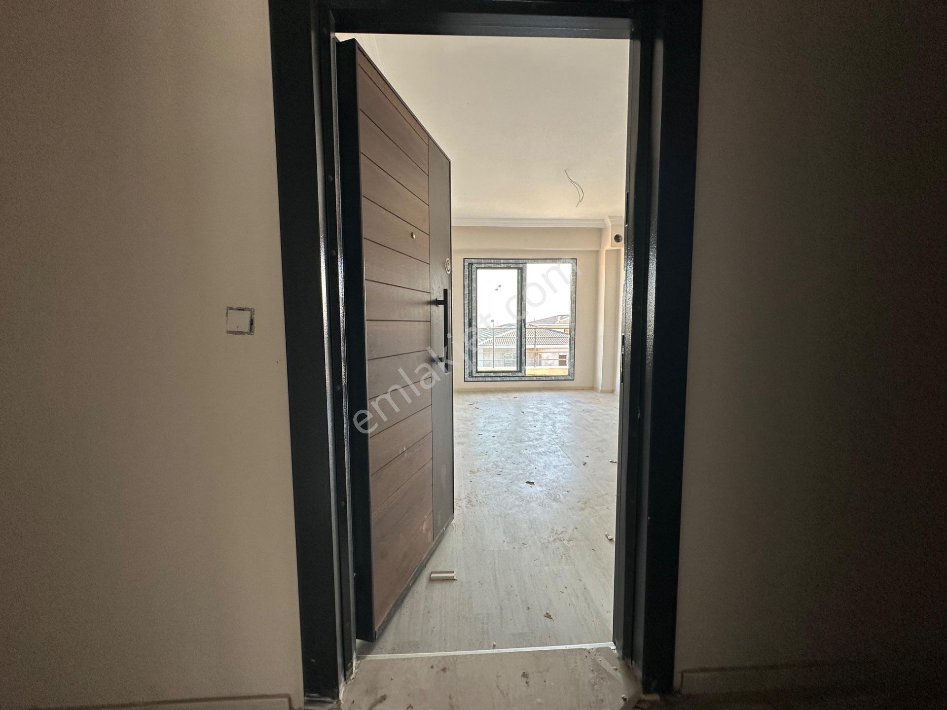Üçpınar Mahallesi’nde Havuzlu 1 + 1 Satılık Daire — fotoğraf 23
