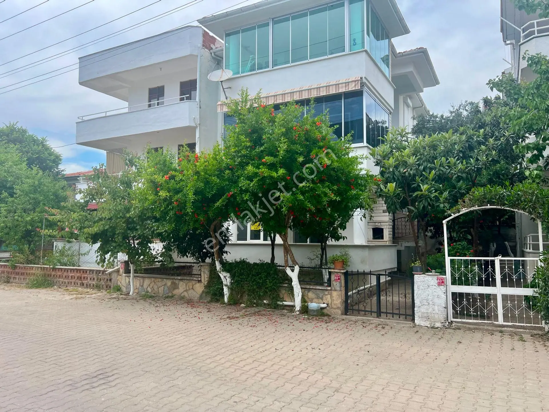 Akçay Aras Emlaktan Altınolukta Geniş Balkonlu 2+1 Daire