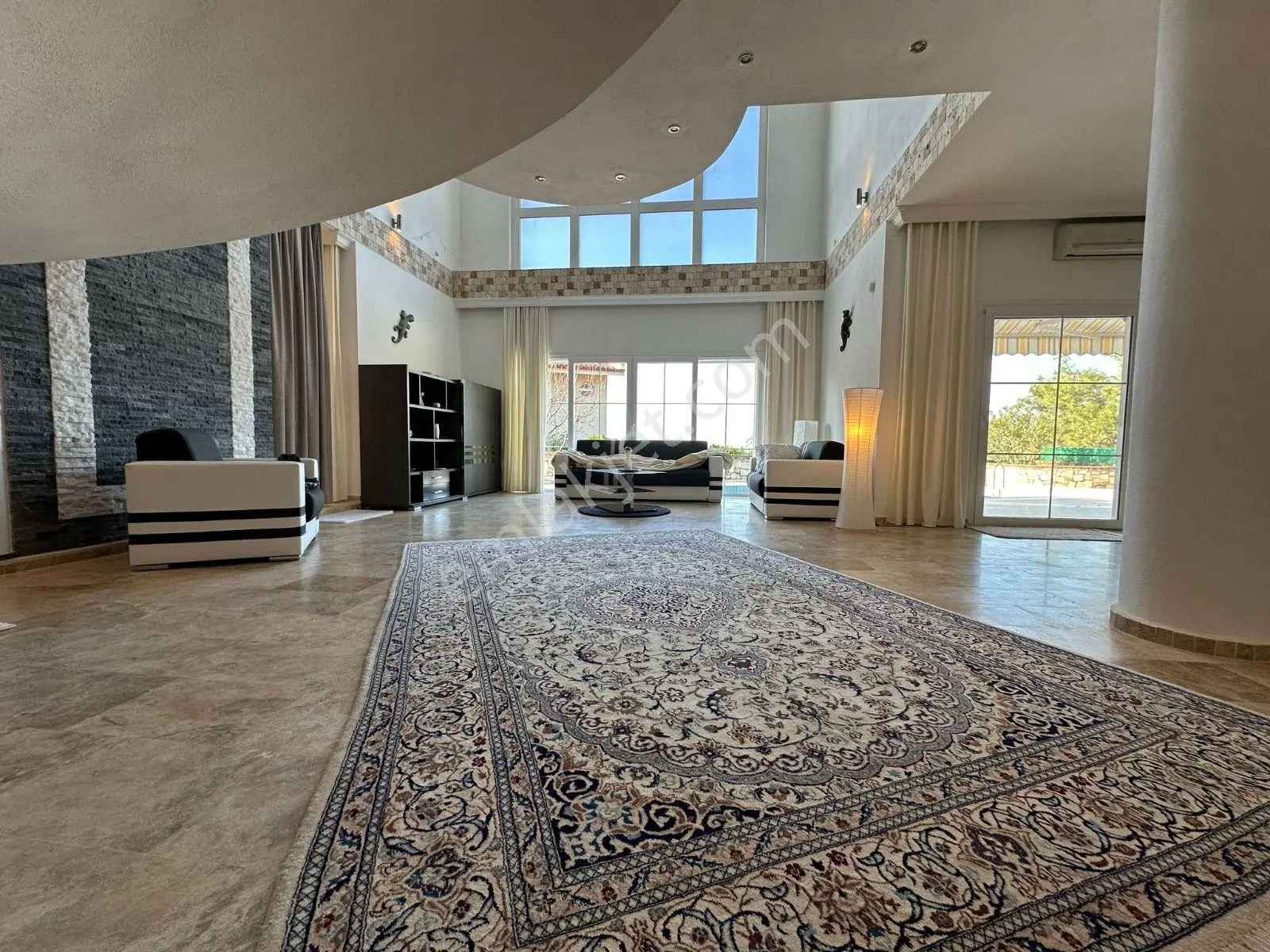 Kuşadası Satılık 4+1 Tek Müstakil Malikane Tadında Villa — fotoğraf 3