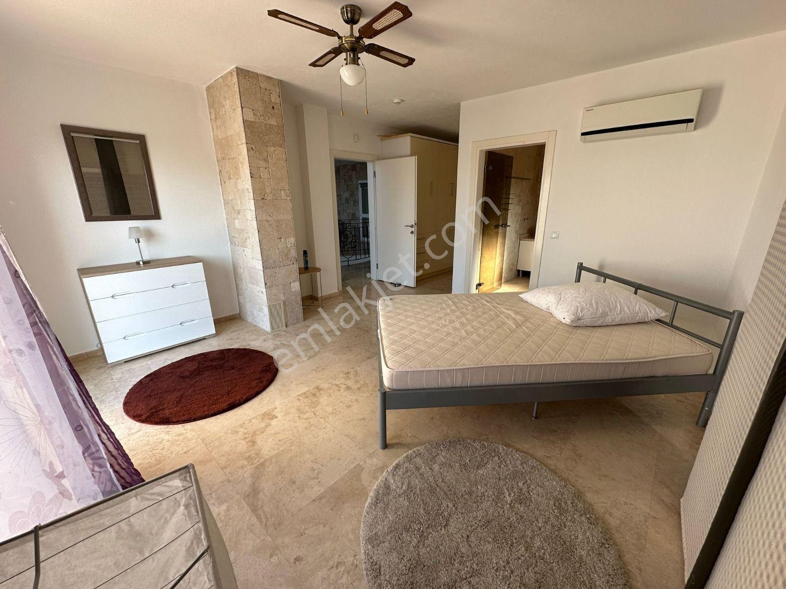 Kuşadası Satılık 4+1 Tek Müstakil Malikane Tadında Villa — fotoğraf 13