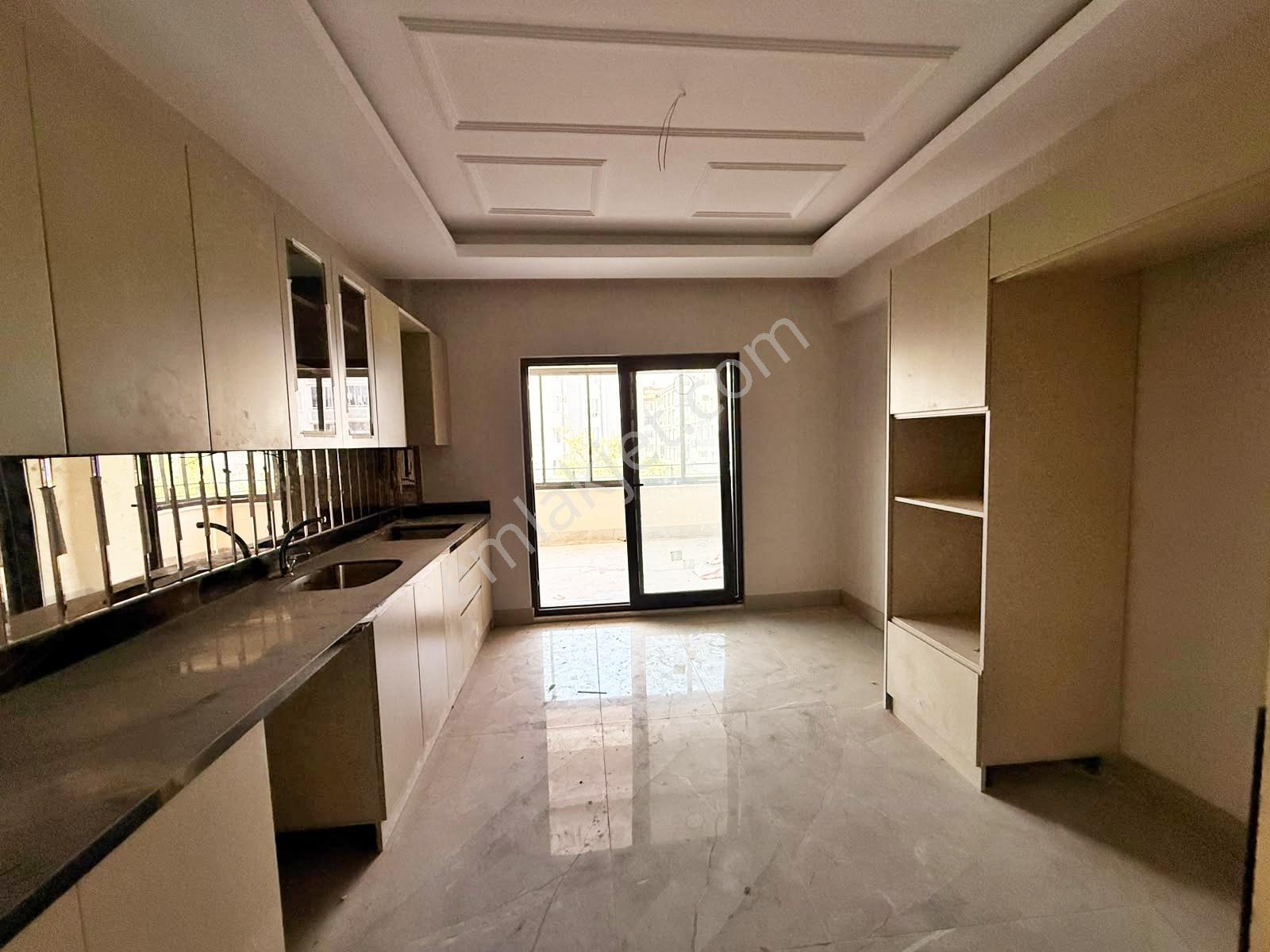 Karacaahmet'te Cadde Üzr.yerden Isıtma Geniş Cam Balkon Lüx 2+1 — fotoğraf 4