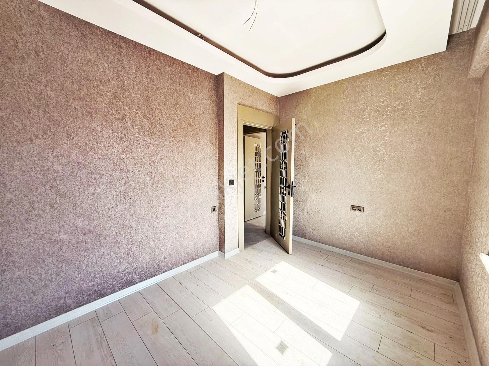 Karacaahmet'te Cadde Üzr.yerden Isıtma Geniş Cam Balkon Lüx 2+1 — fotoğraf 8