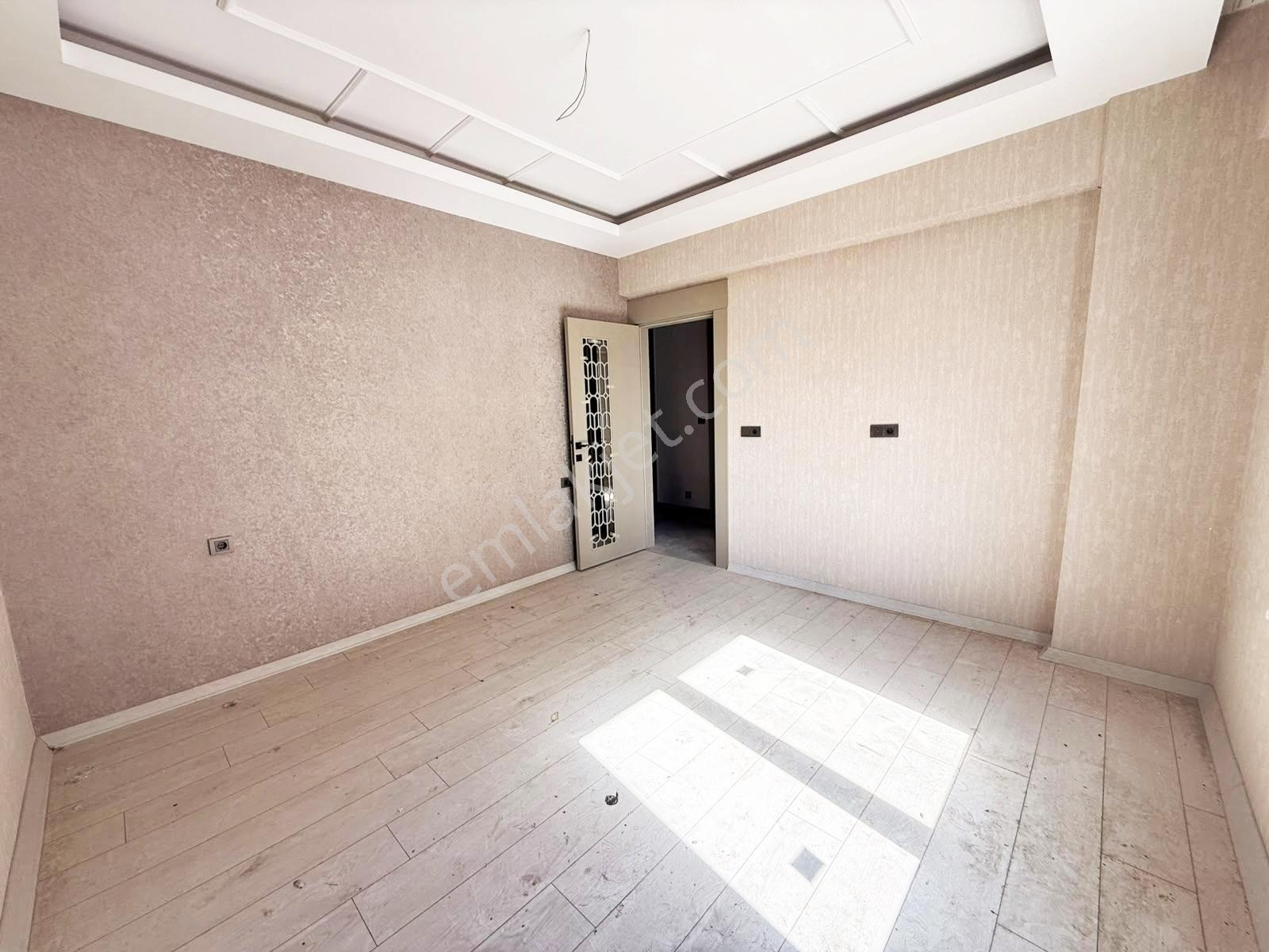 Karacaahmet'te Cadde Üzr.yerden Isıtma Geniş Cam Balkon Lüx 2+1 — fotoğraf 11
