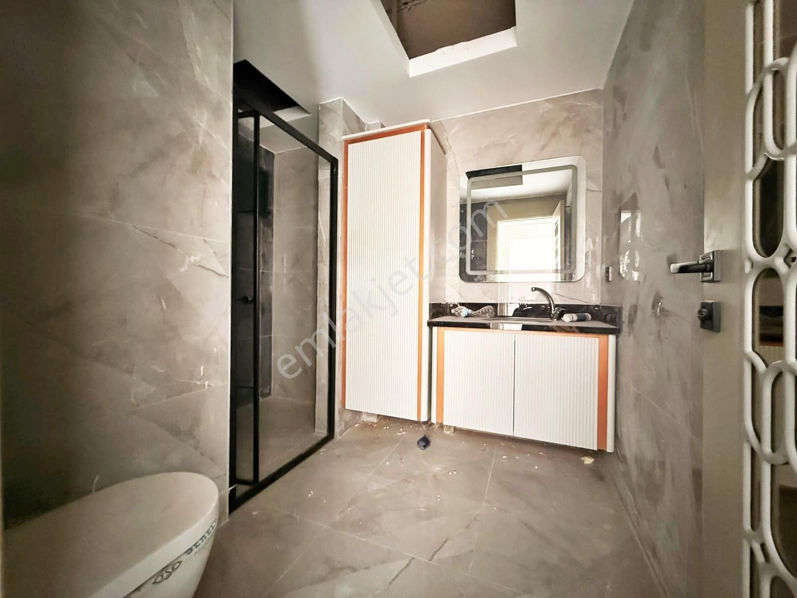 Karacaahmet'te Cadde Üzr.yerden Isıtma Geniş Cam Balkon Lüx 2+1 — fotoğraf 13