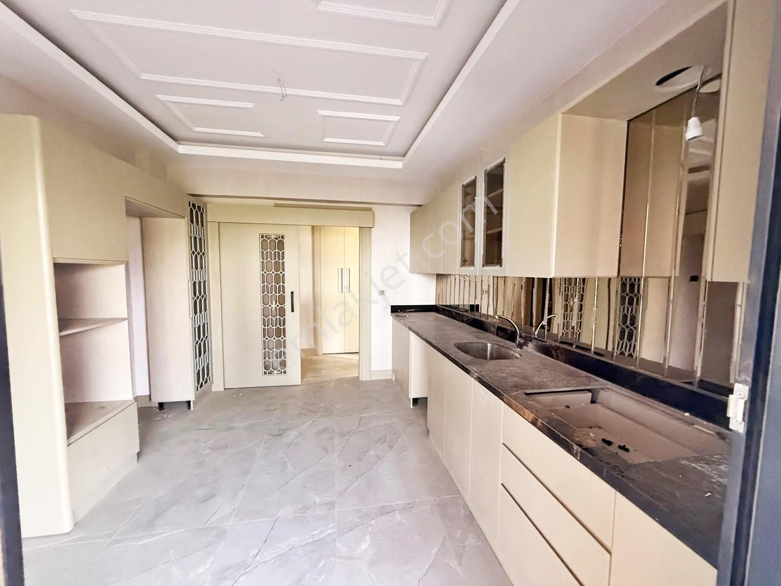 Karacaahmet'te Cadde Üzr.yerden Isıtma Geniş Cam Balkon Lüx 2+1 — fotoğraf 21