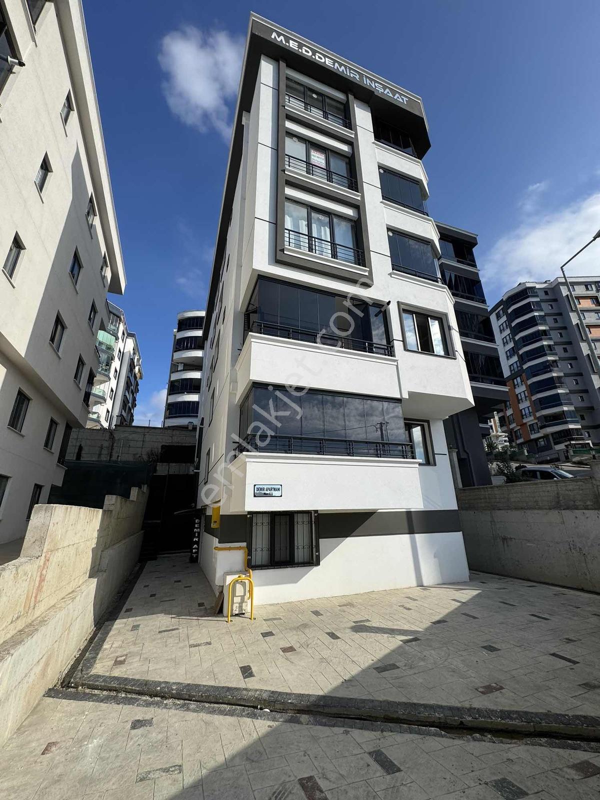 Manzaralı Ebeveyn Banyolu,Ön Cephe, İskanlı Ara Kat Sıfır 2+1