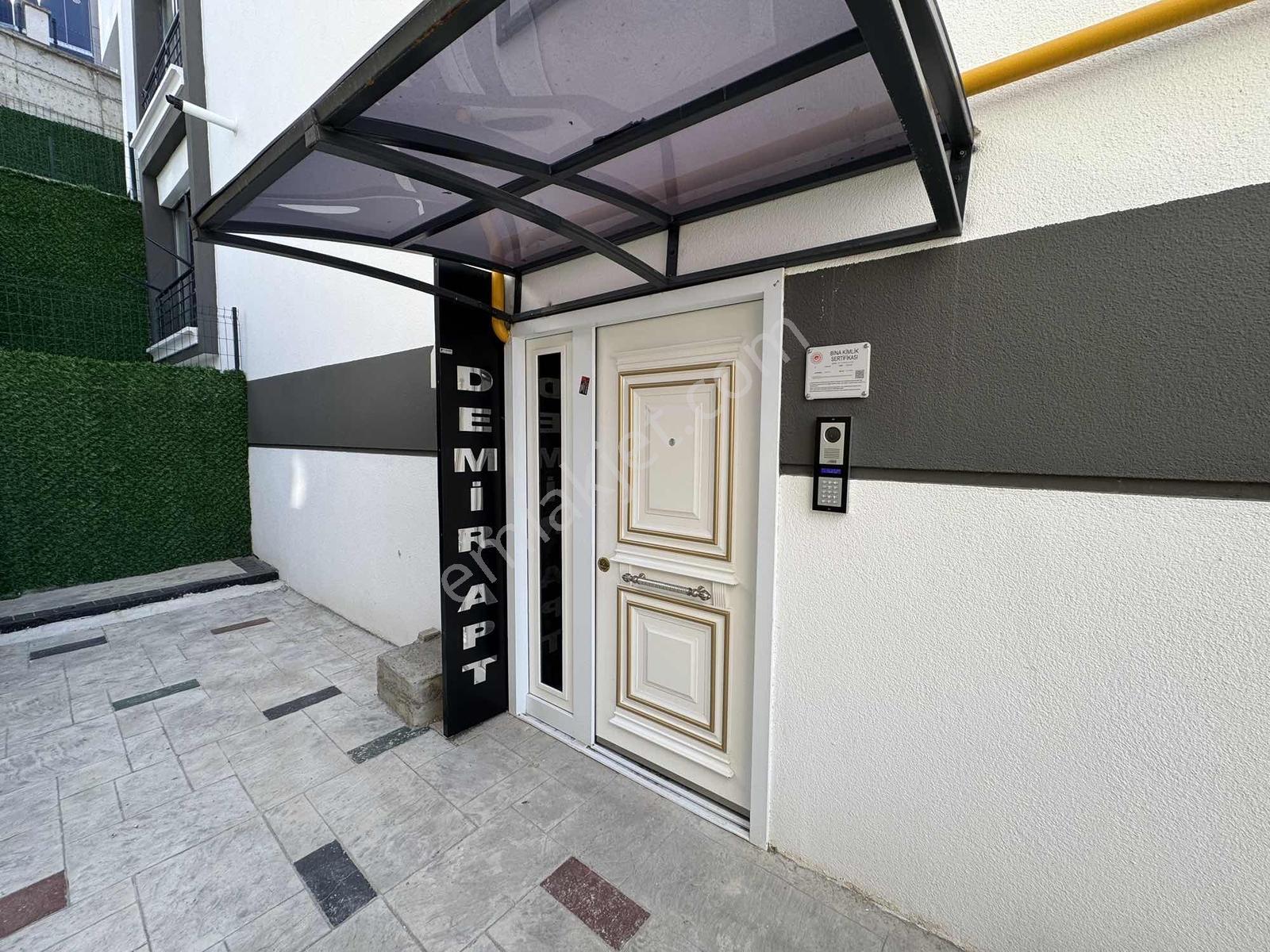 Manzaralı Ebeveyn Banyolu,ön Cephe, İskanlı Ara Kat Sıfır 2+1 — fotoğraf 2
