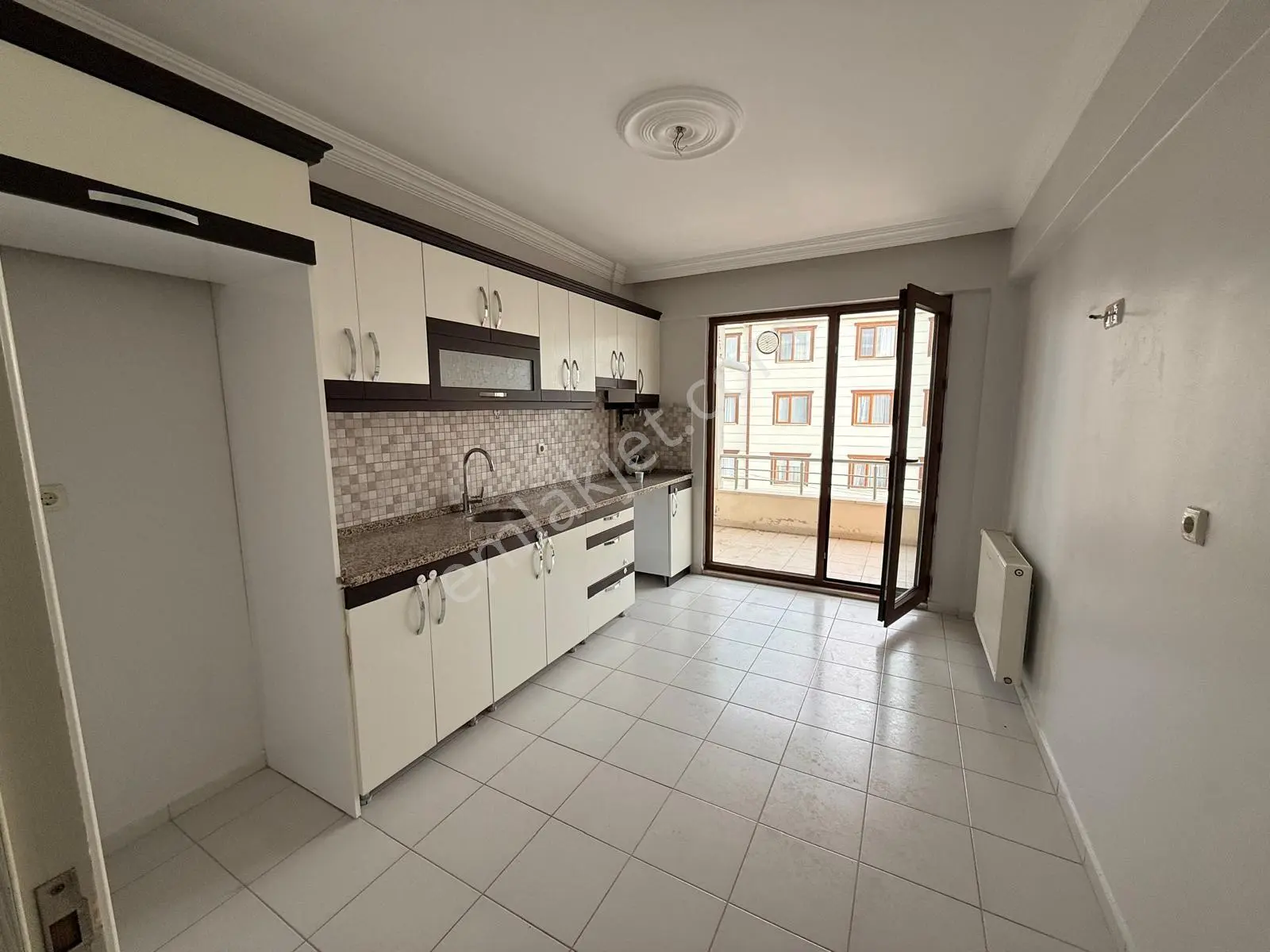 Likite Emlak'Tan Cumhuriyet Merkezde 130 M2 Net Satılık Kelepir Daire