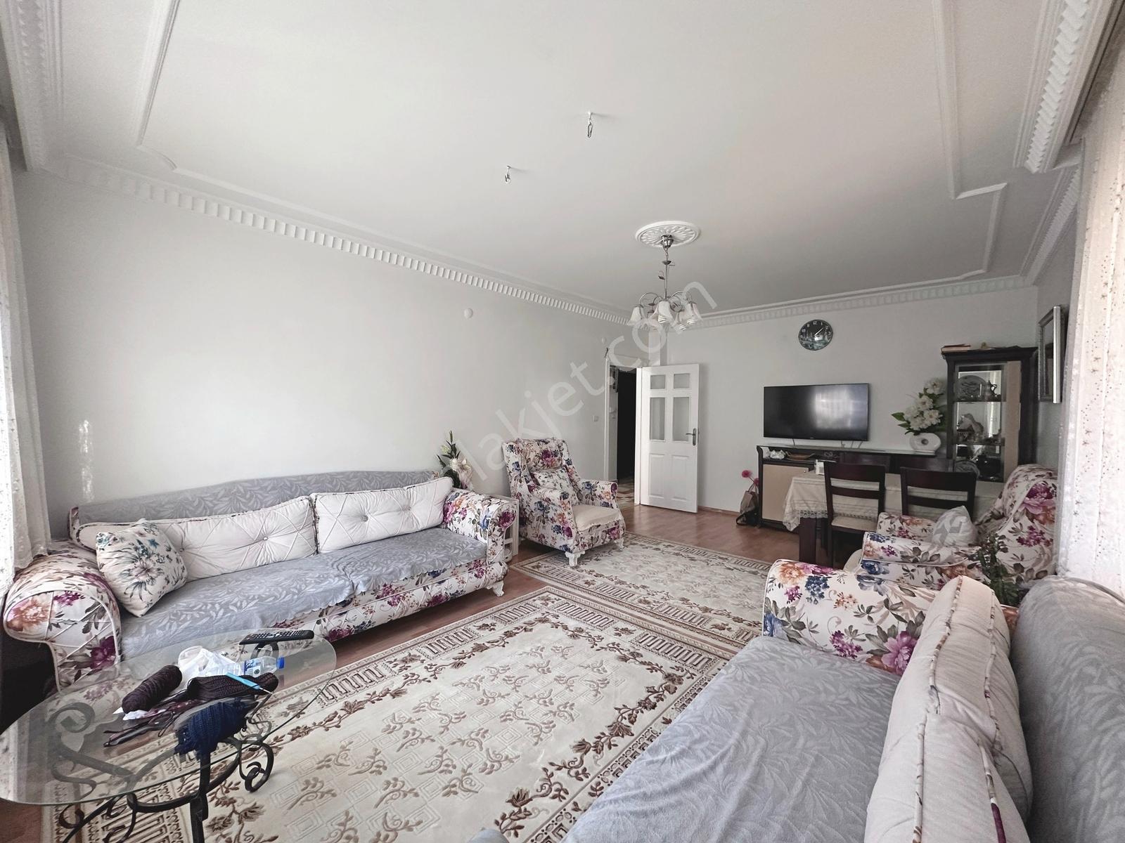 Dereboyu Cadde Üzerinde Ön Cephe Çift Balkonlu 3+1 Satılık Daire — fotoğraf 2