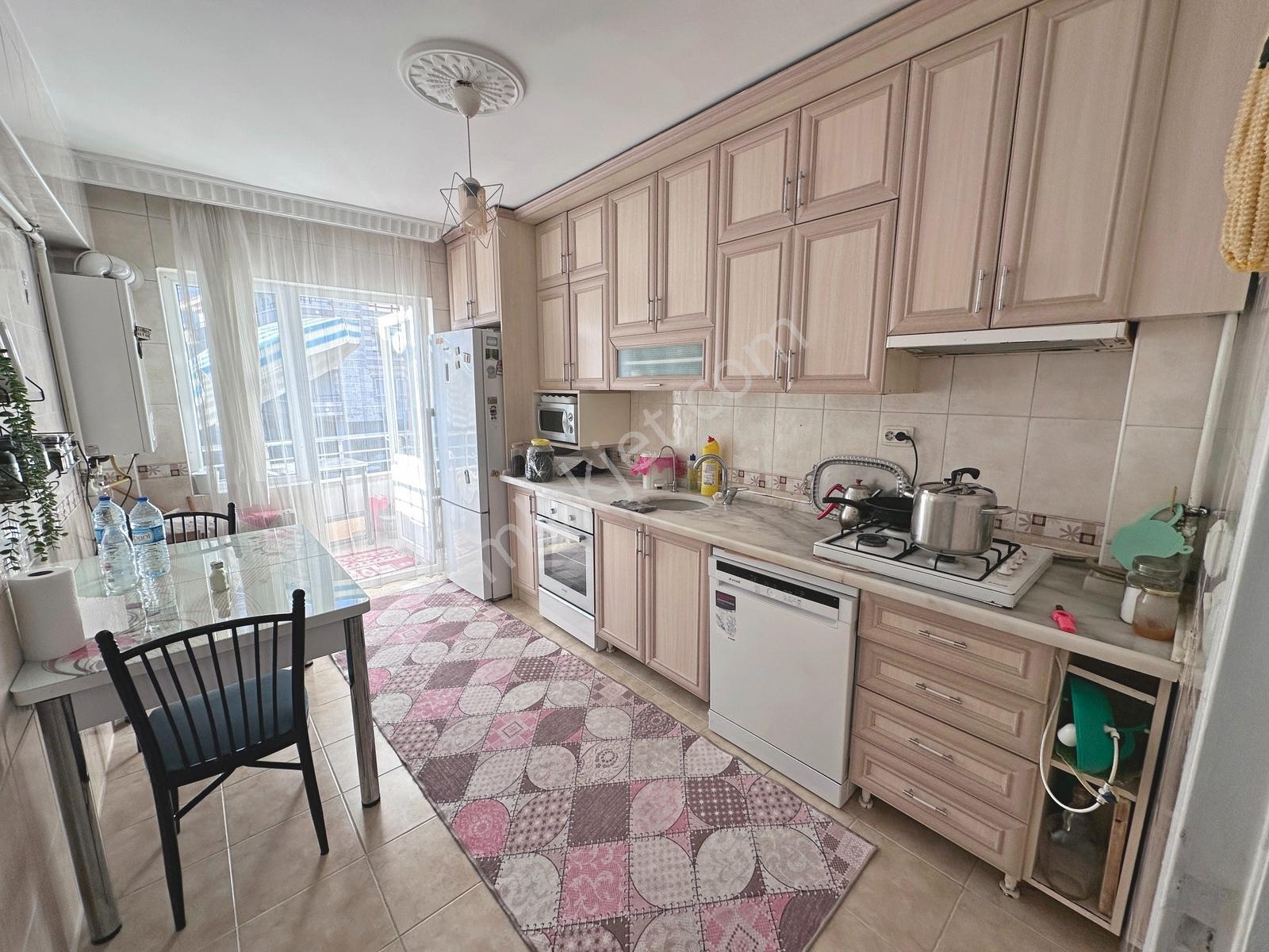 Dereboyu Cadde Üzerinde Ön Cephe Çift Balkonlu 3+1 Satılık Daire — fotoğraf 5