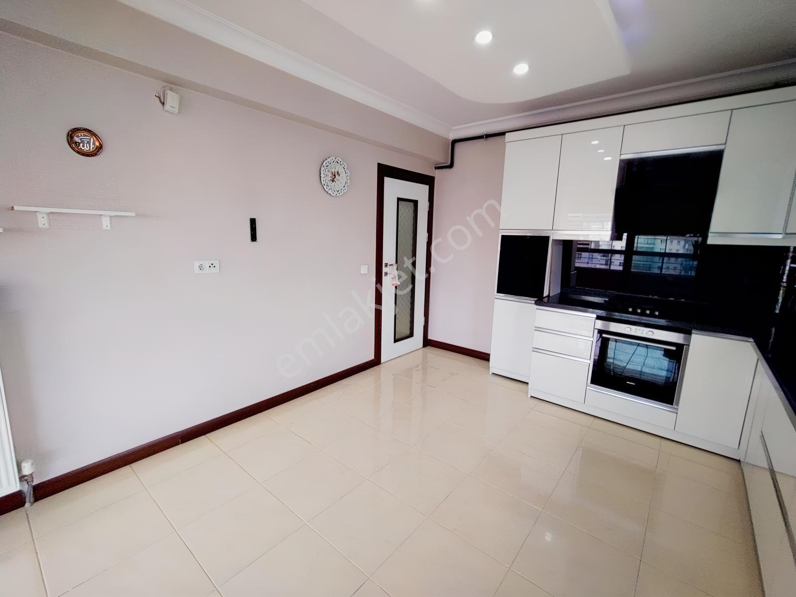 Ful Yapılı Manzaralı Cadde Kenarı Satılık 4+1 Daire — fotoğraf 4
