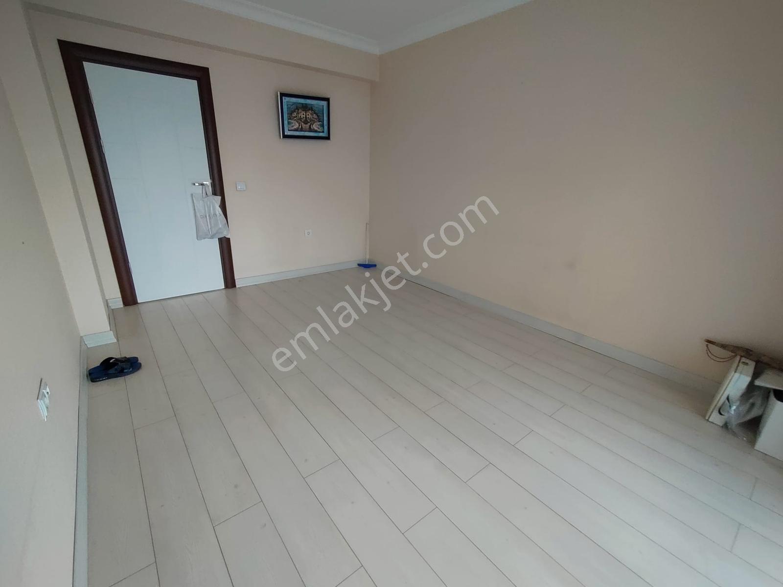 Ful Yapılı Manzaralı Cadde Kenarı Satılık 4+1 Daire — fotoğraf 6
