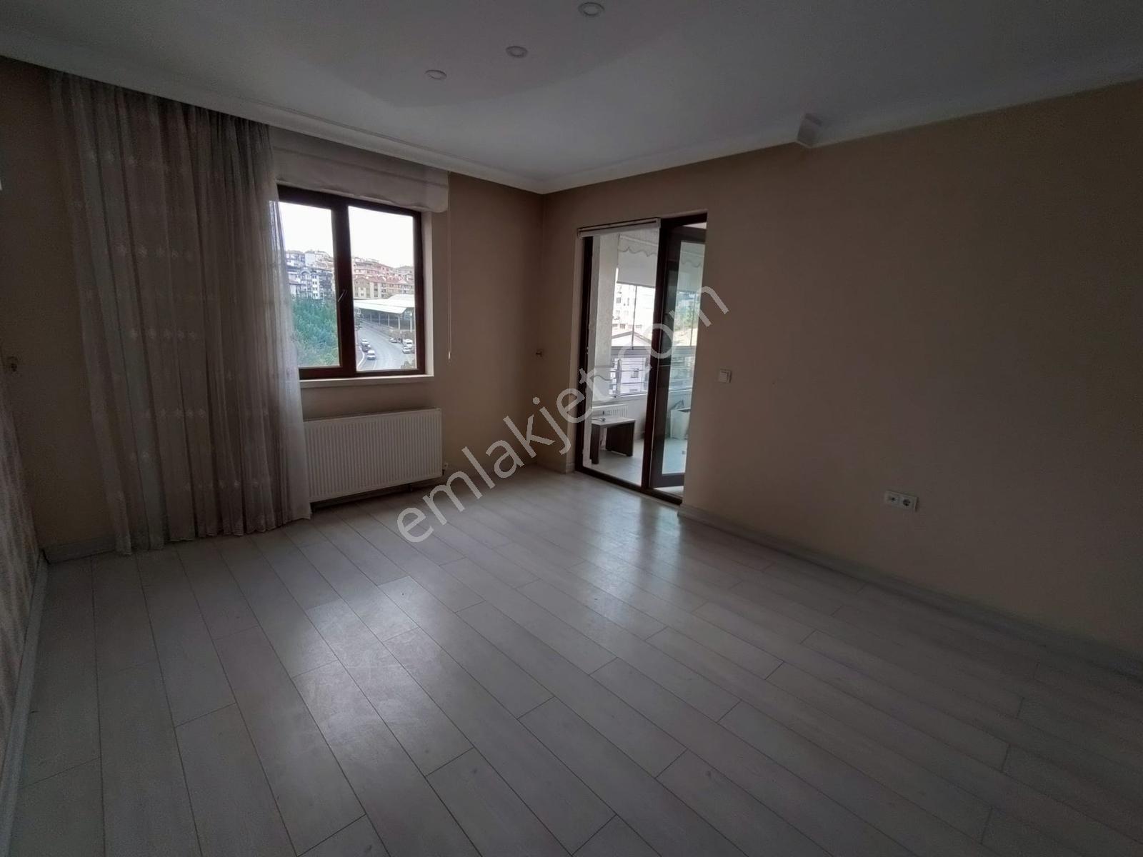 Ful Yapılı Manzaralı Cadde Kenarı Satılık 4+1 Daire — fotoğraf 8